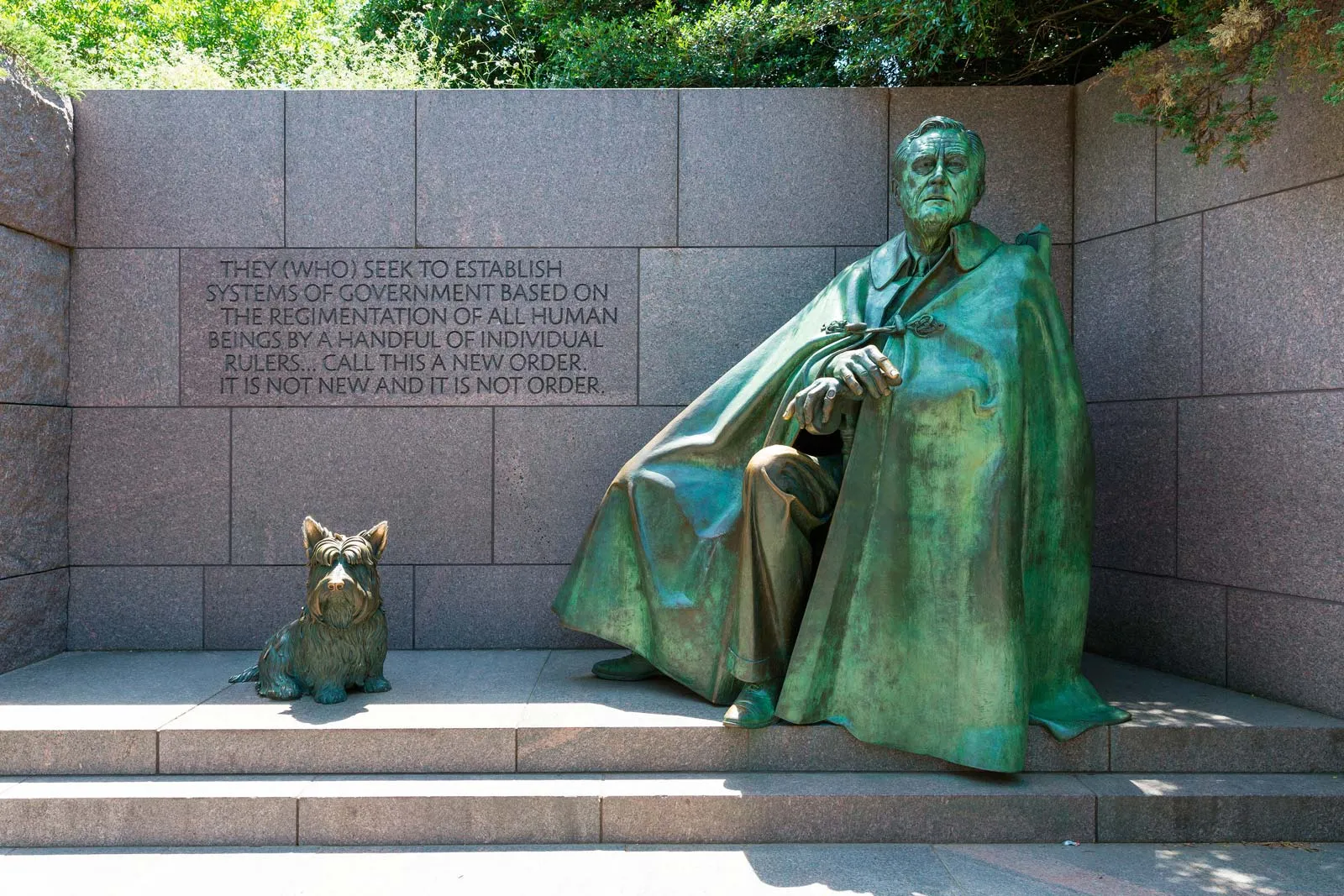 Franklin D Roosevelt Statue dog Fala Delano
